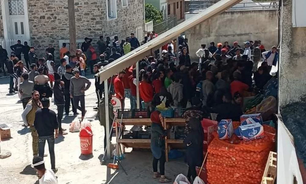 Eικόνες-σοκ: Δεν τηρούν τα μέτρα προστασίας οι αλλοδαποί στη Σάμο